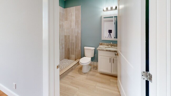 Building Photo - 8BR Townhome in Fort Sanders | Rooftop Dec...