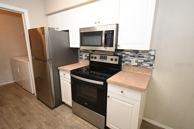 Building Photo - 5904 Willow Ridge Dr