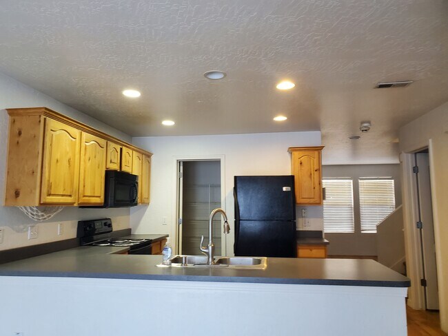 Building Photo - 1978 S 650 E