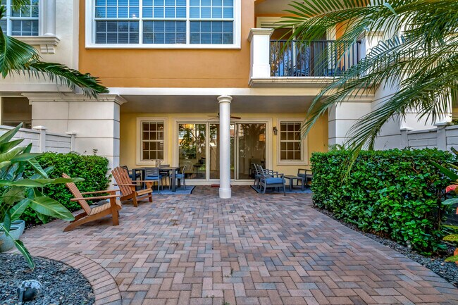 Building Photo - 5585 NE Trieste Way