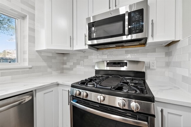 Building Photo - 21234 Park Willow Dr