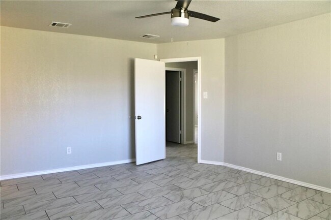 Building Photo - 408 Sage Boot Dr