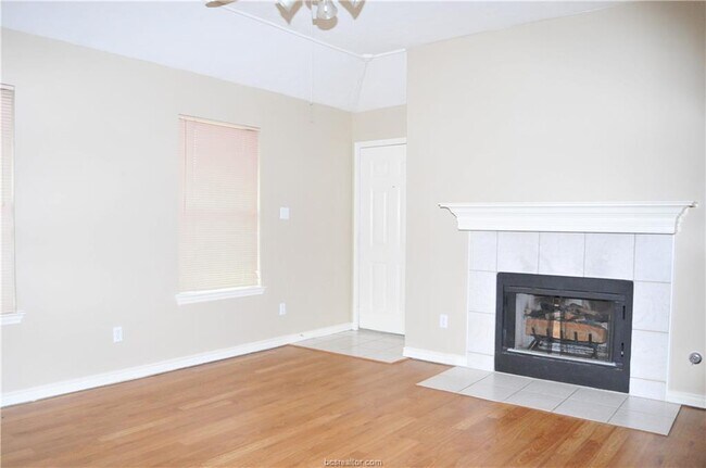 Building Photo - 2417 Carnation Ct