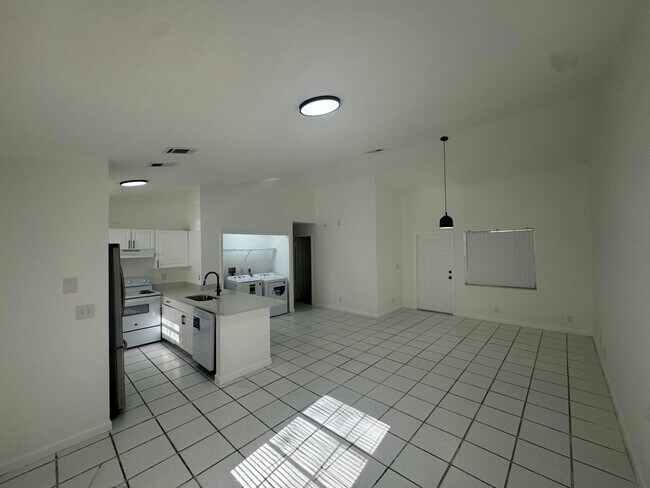 Building Photo - 1046 Goldenrod Rd