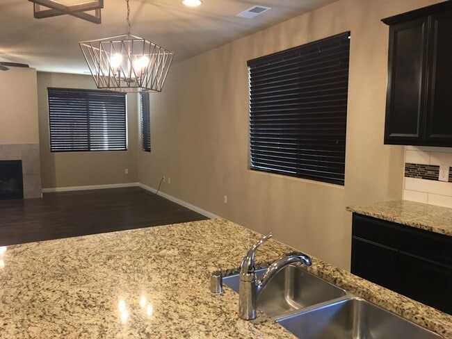 Building Photo - Sparks 3 Bedroom, 3 Bath Single Story - Ne...