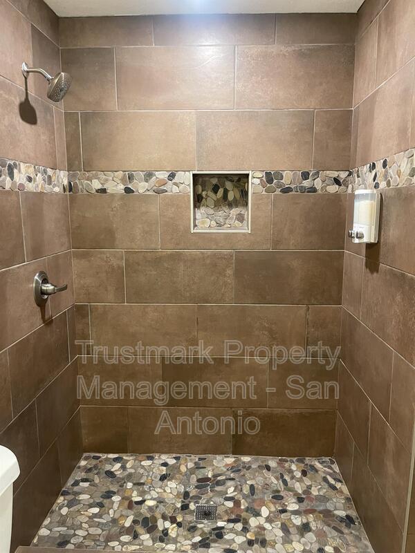 Building Photo - 8335 Bent Meadow Dr