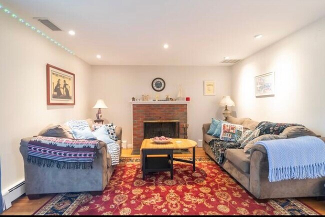 Building Photo - 76 Bay Rd