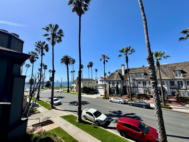 Building Photo - Top Floor Bluff Park Condo with Ocean View