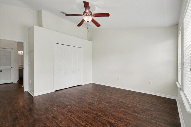 Building Photo - 5520 Kinglethill Dr