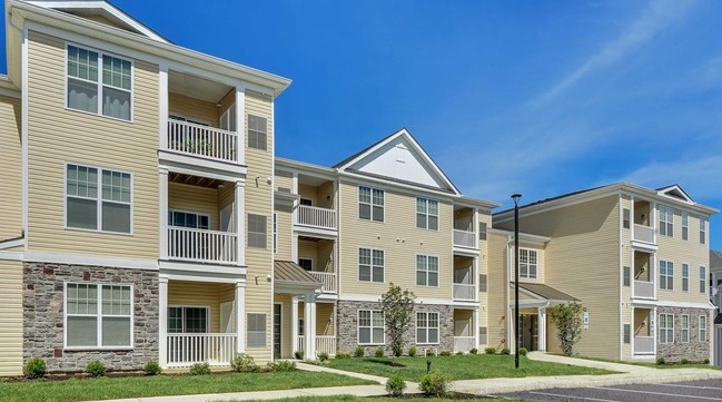 Building Photo - MI-Place at the Shore