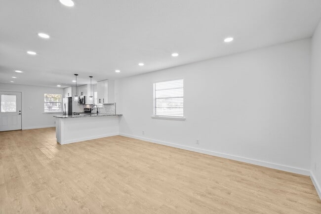 Building Photo - 1325 Cheney Hwy