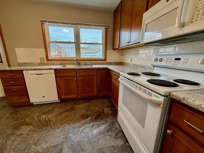 Building Photo - 912 Waterloo Rd