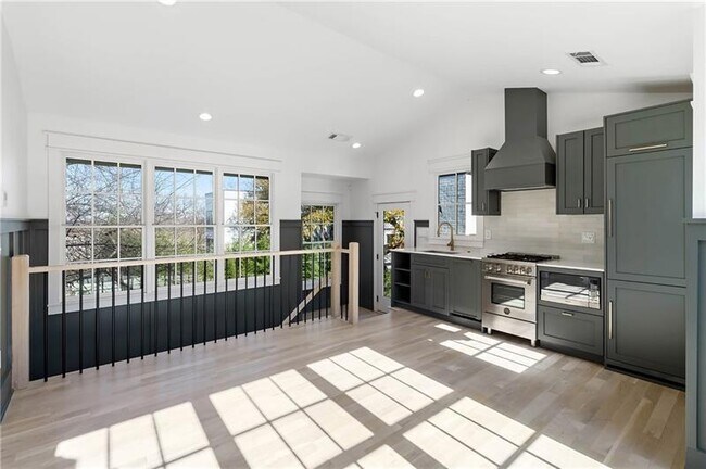 Building Photo - 636 Kennesaw Ave NE