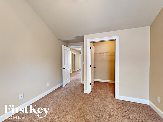 Building Photo - 810 Golden Isles Dr