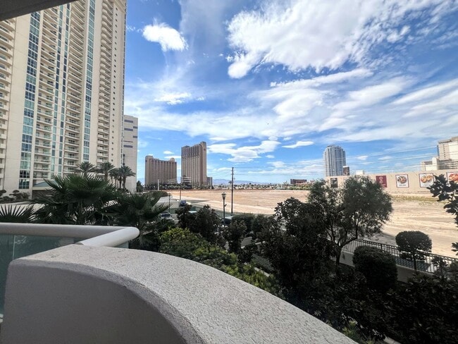 Building Photo - Turnberry Place - 2 Bedroom 2 Bath Condo