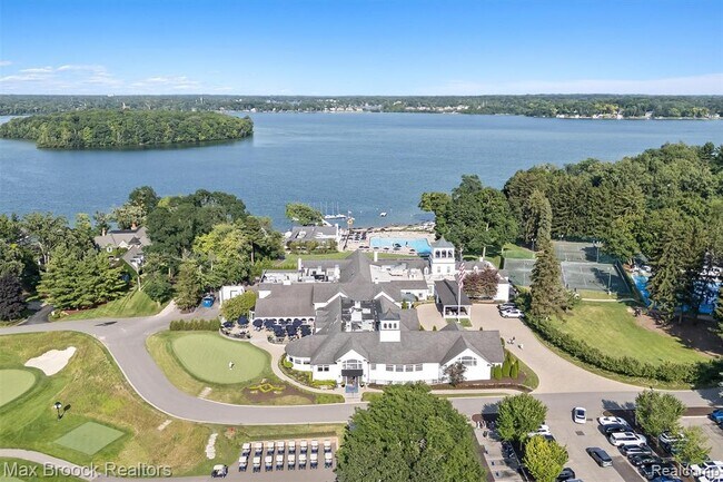 Building Photo - 3333 W Shore Dr