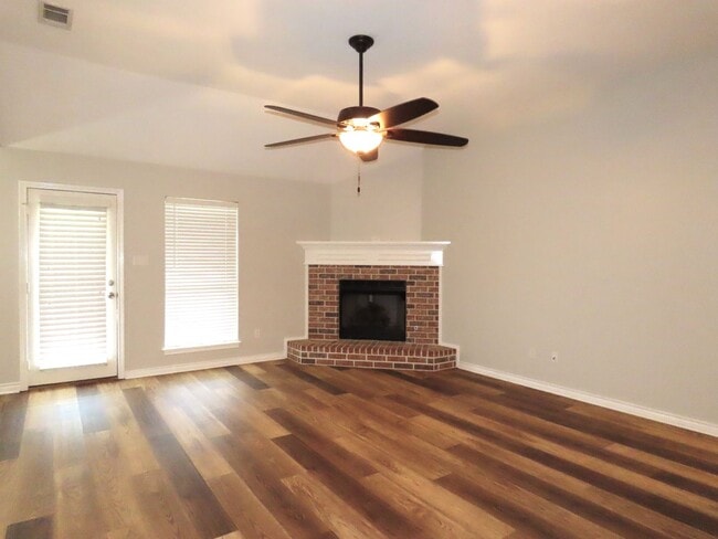 Building Photo - Gorgeous 3 Bedroom, 2 Bath Home in Flint!