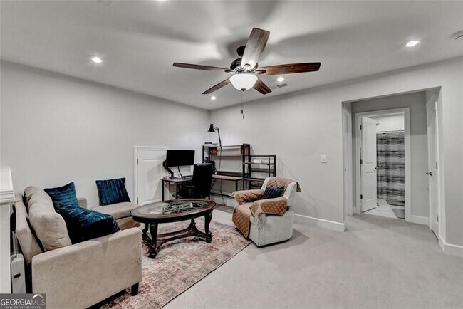 Building Photo - 811 Pineberry Ct