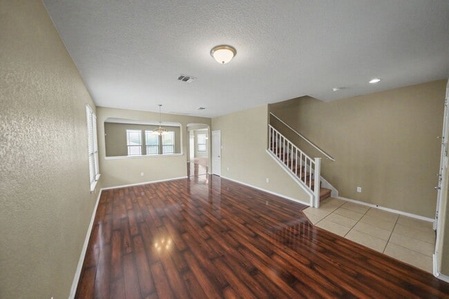 Building Photo - Spacious Live Oak Home Backing to a Greenbelt - Realtor Commission: $500