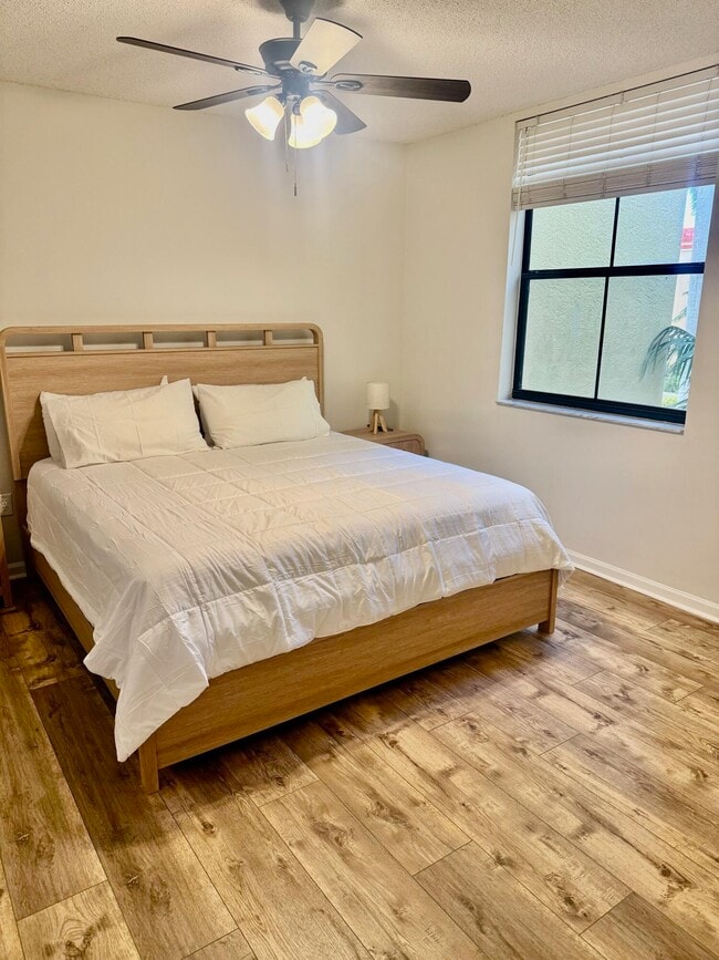 Building Photo - 720 S Sapodilla Ave