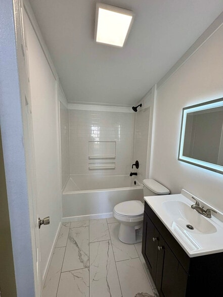 Building Photo - 3028 Virginia St