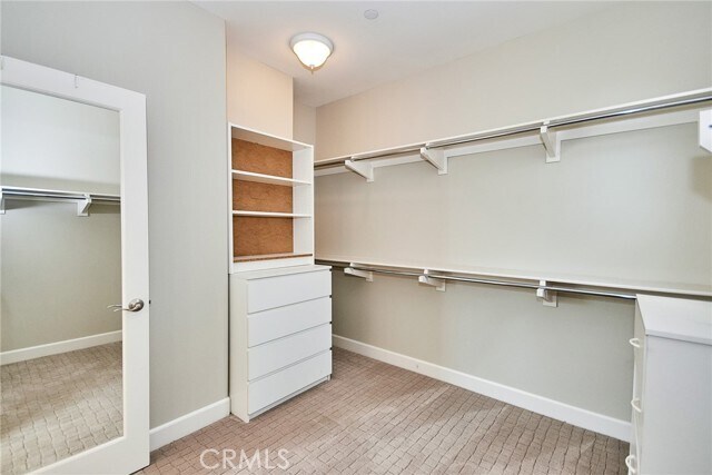 Building Photo - 116 Bridle Path