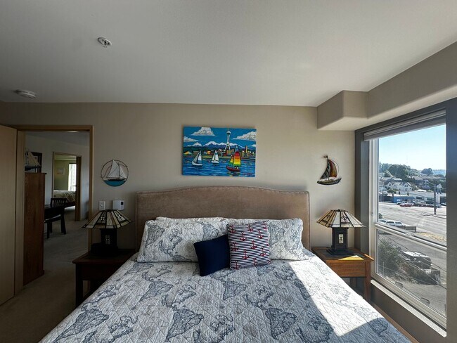 Building Photo - Fully Furnished Downtown Everett Condo wit...