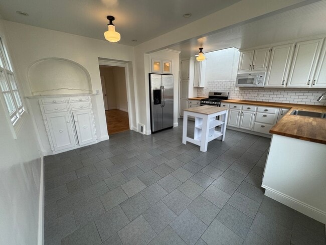 Building Photo - Bright & Spacious 4BD/3BA Home in Merced M...