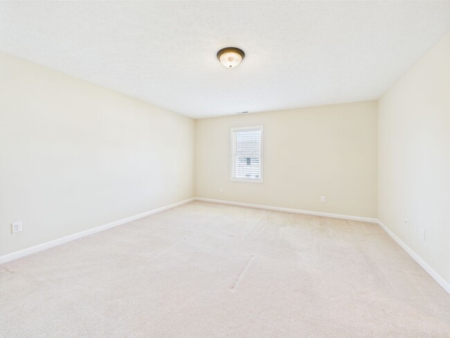 Building Photo - Bright & Spacious 4-Bedroom Home Located i...