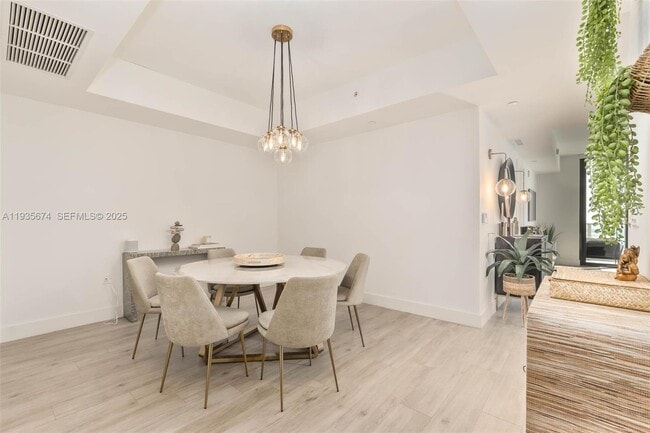 Building Photo - 1010 Brickell Ave