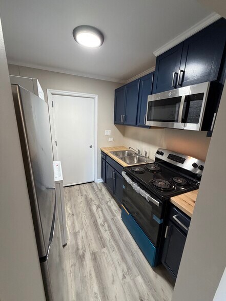 Building Photo - 314 28th St