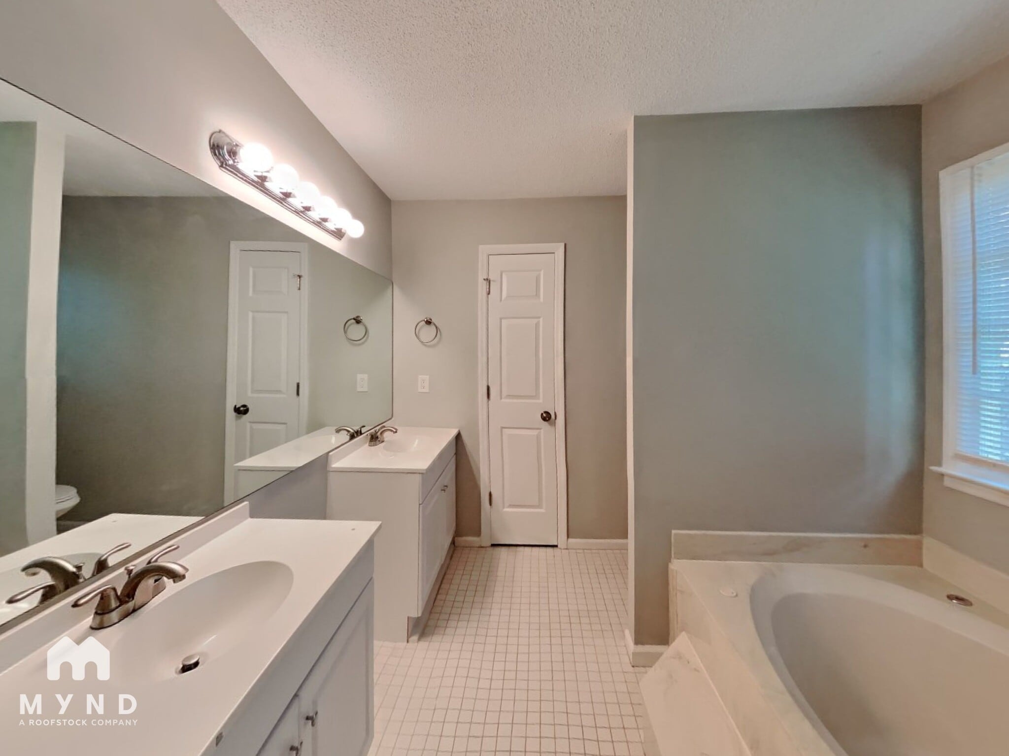 Building Photo - 2122 Yorkshire Ct