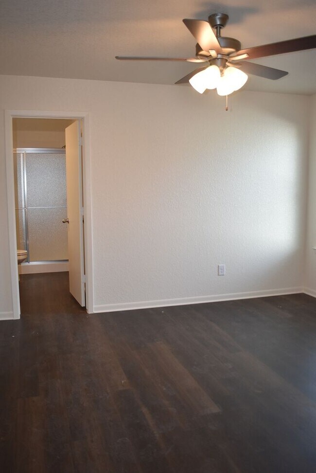 Building Photo - 504 S Juanita Dr