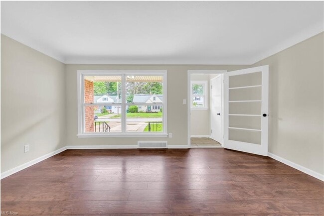 Building Photo - 416 E 255th St