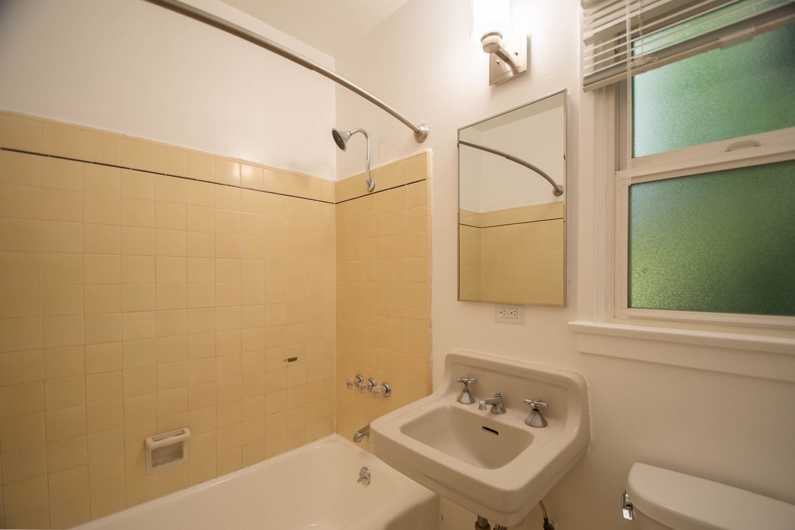 Building Photo - 14437 Dickens St