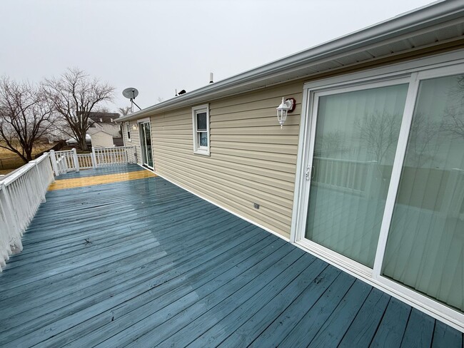 Building Photo - Waterfront Gem with amazing views!