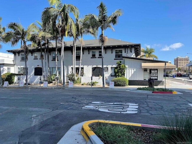 Building Photo - 440 Olive St