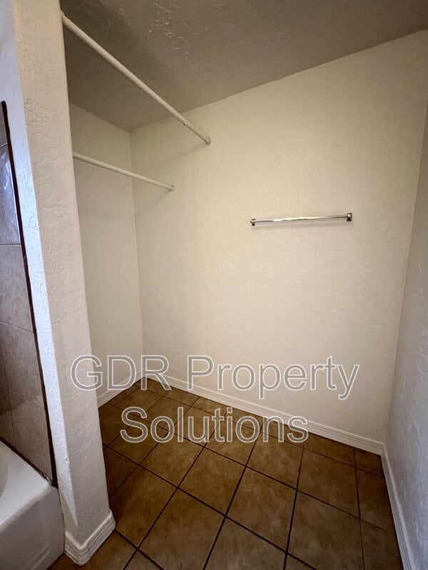 Building Photo - 3529 Ross Ave SE