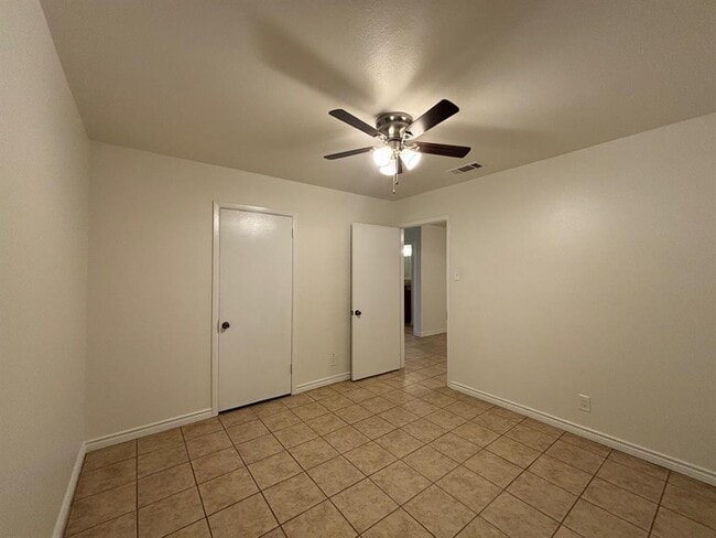 Building Photo - 1804 W Avenue H