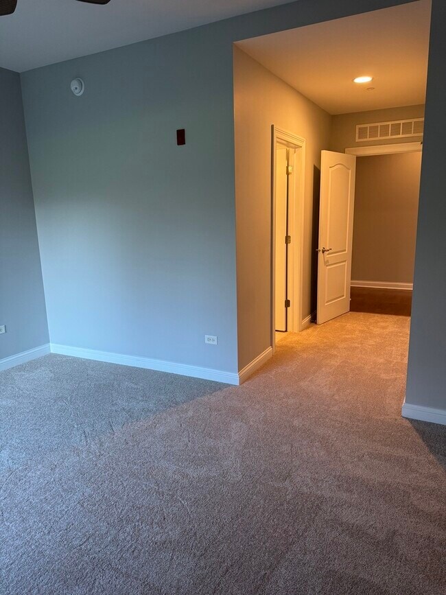 Building Photo - 1800 Amberley Ct