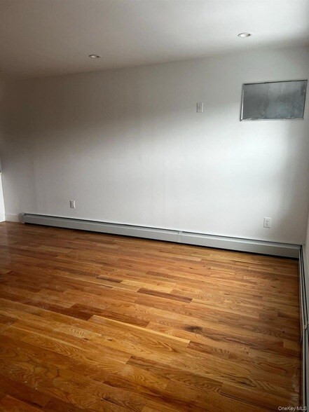 Building Photo - 628 Beach St