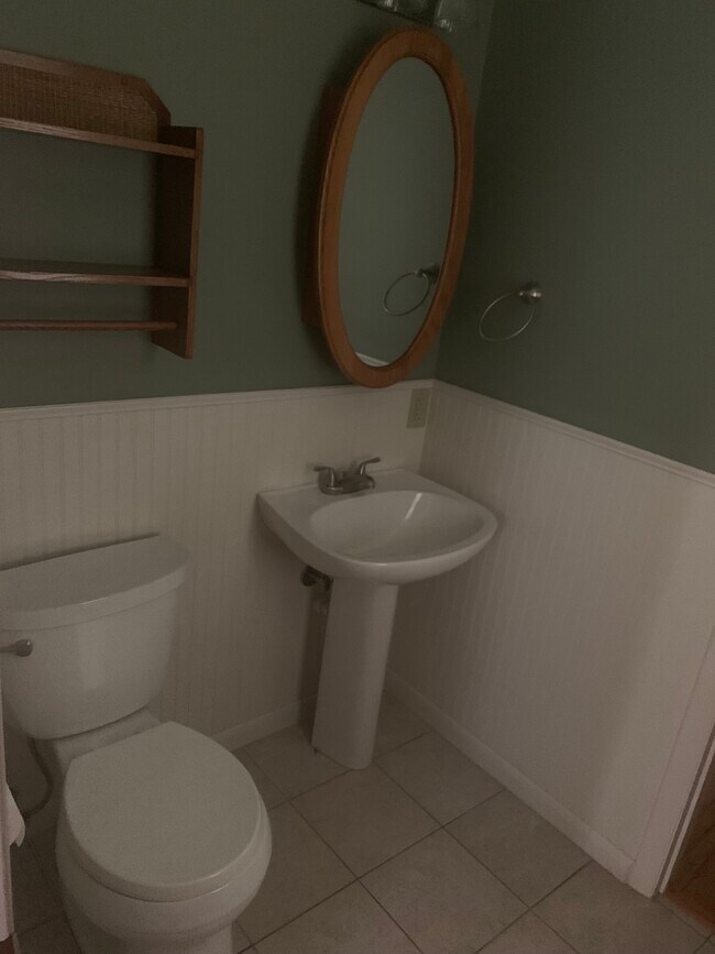 Building Photo - 2829 Hillside Dr