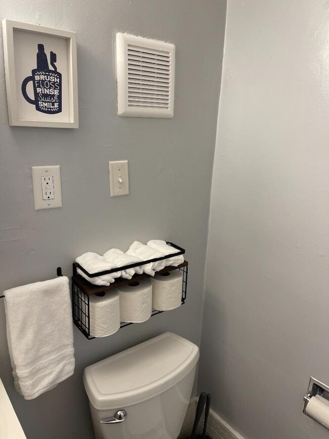 Building Photo - 2201 W State St