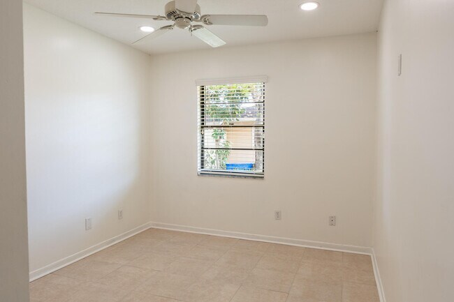 Building Photo - 1253 White Pine Dr