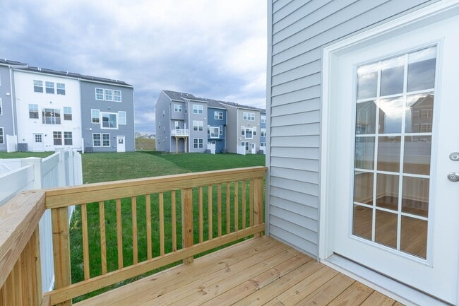 Building Photo - 3 Bed/3.5 Bath NEW Townhome in Charles Tow...