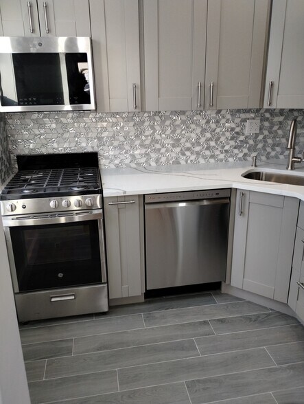 Building Photo - 870 Prospect Pl