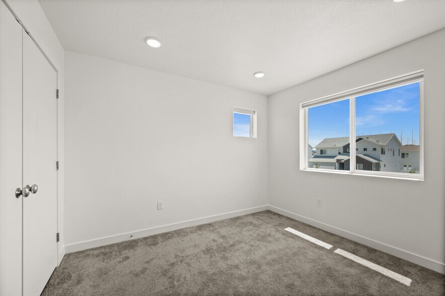 Building Photo - 858 W Wickham Dr