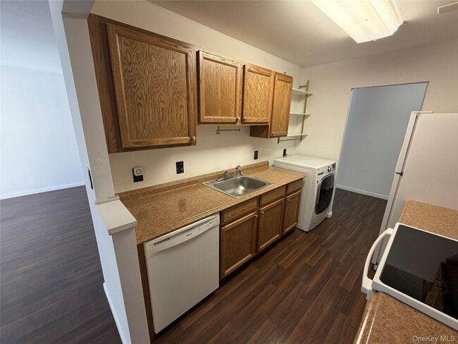 Building Photo - 17 Village Park Dr