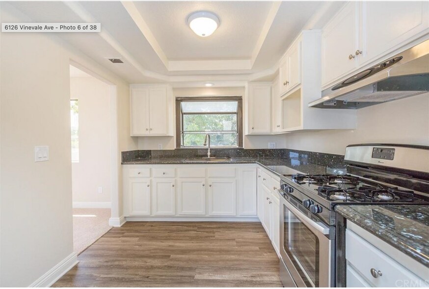 Kitchen - 6128 Vinevale Ave