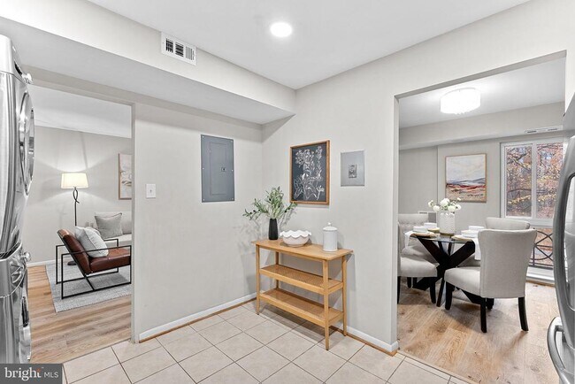 Building Photo - 11808 Breton Ct